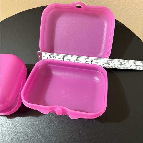 2 Tupperware Packables
Small Pink Oyster... - Picture 4 of 4